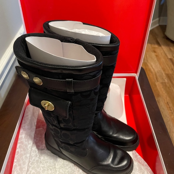 Coach Snow Boots - Picture 3 of 6